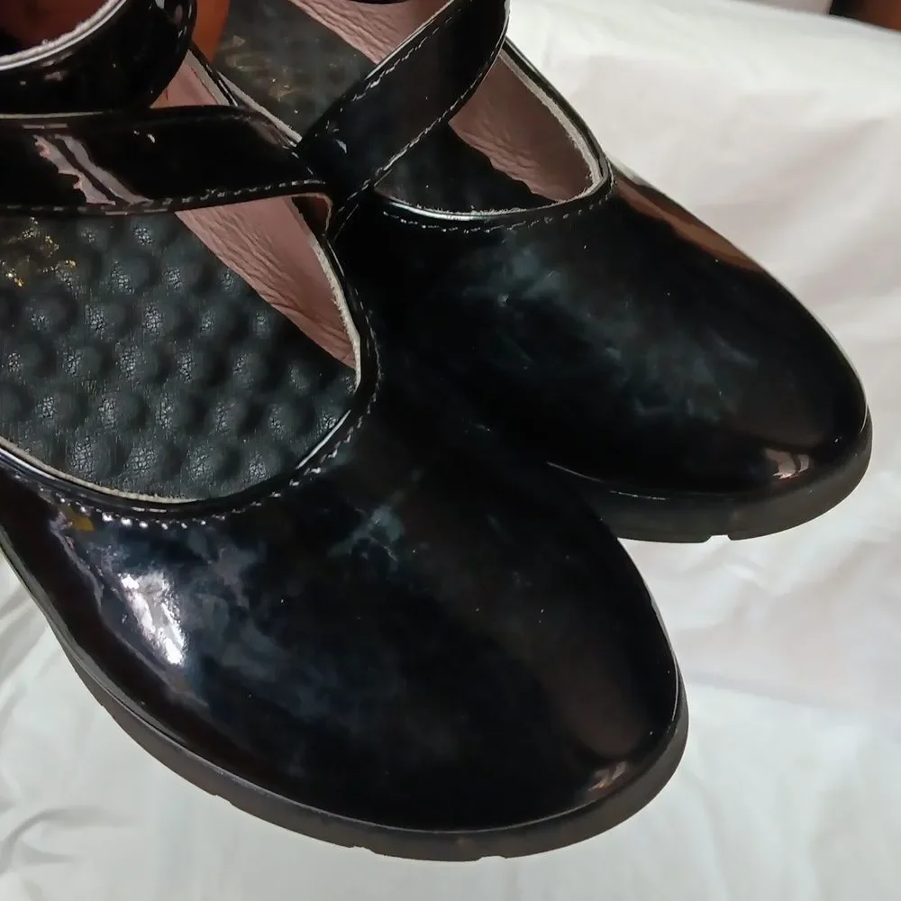 Elegant Black Girl's Shoes with Floral Accent Size 34-2 US